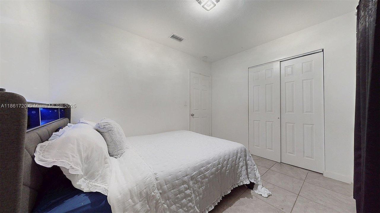 合同活跃: $599,999 (3 贝兹, 2 浴室, 1690 平方英尺)