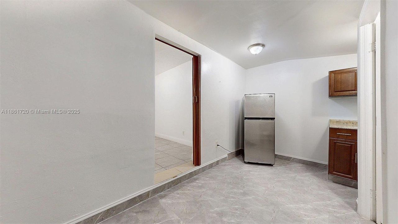 合同活跃: $599,999 (3 贝兹, 2 浴室, 1690 平方英尺)