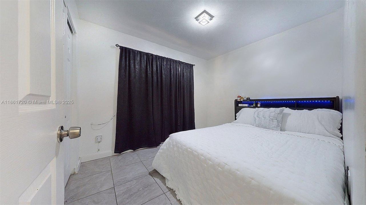 合同活跃: $599,999 (3 贝兹, 2 浴室, 1690 平方英尺)