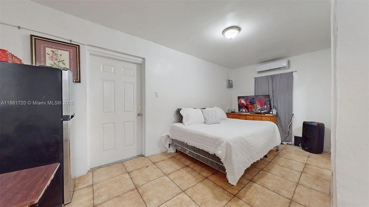 合同活跃: $599,999 (3 贝兹, 2 浴室, 1690 平方英尺)