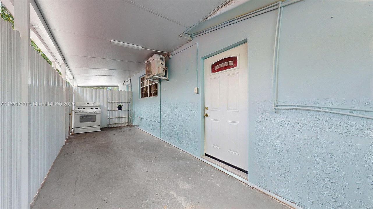 合同活跃: $599,999 (3 贝兹, 2 浴室, 1690 平方英尺)