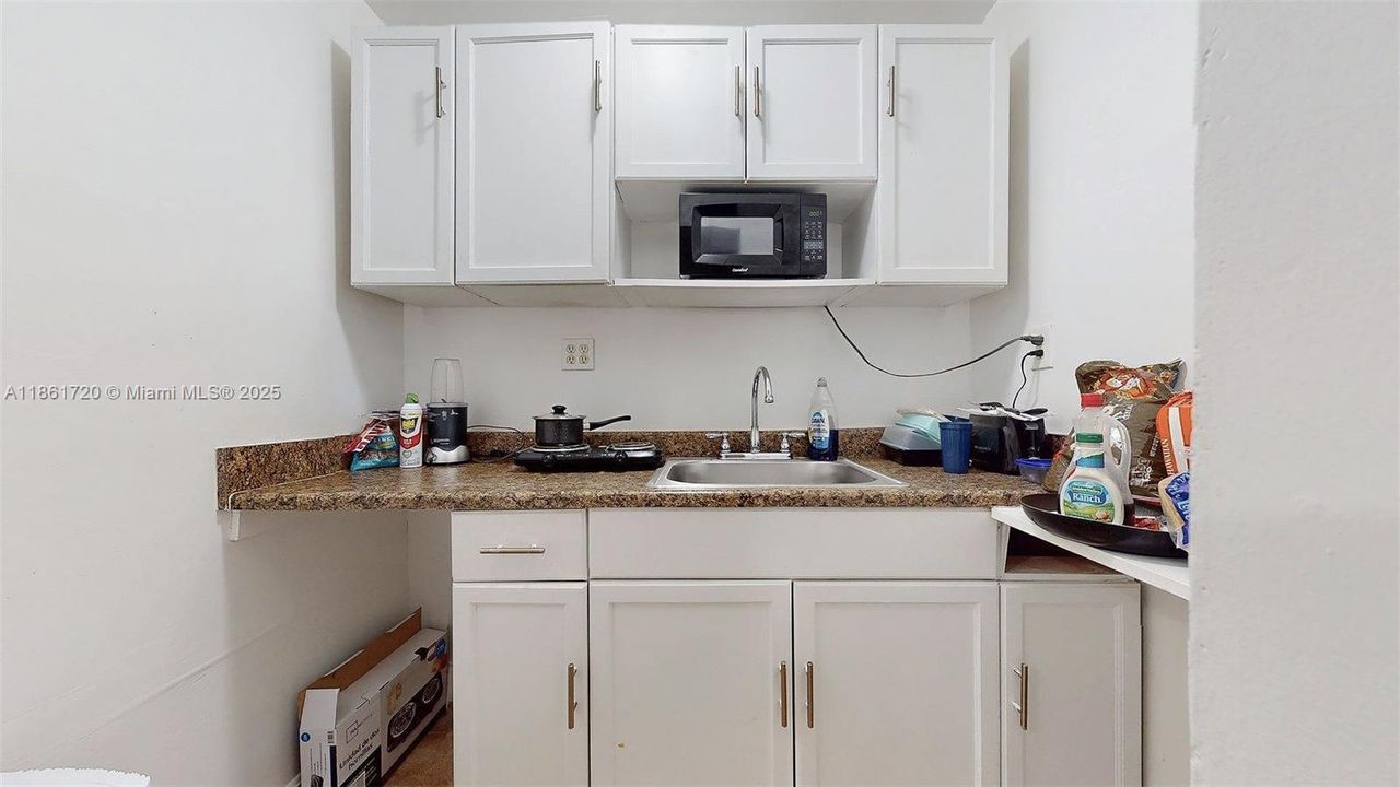 合同活跃: $599,999 (3 贝兹, 2 浴室, 1690 平方英尺)