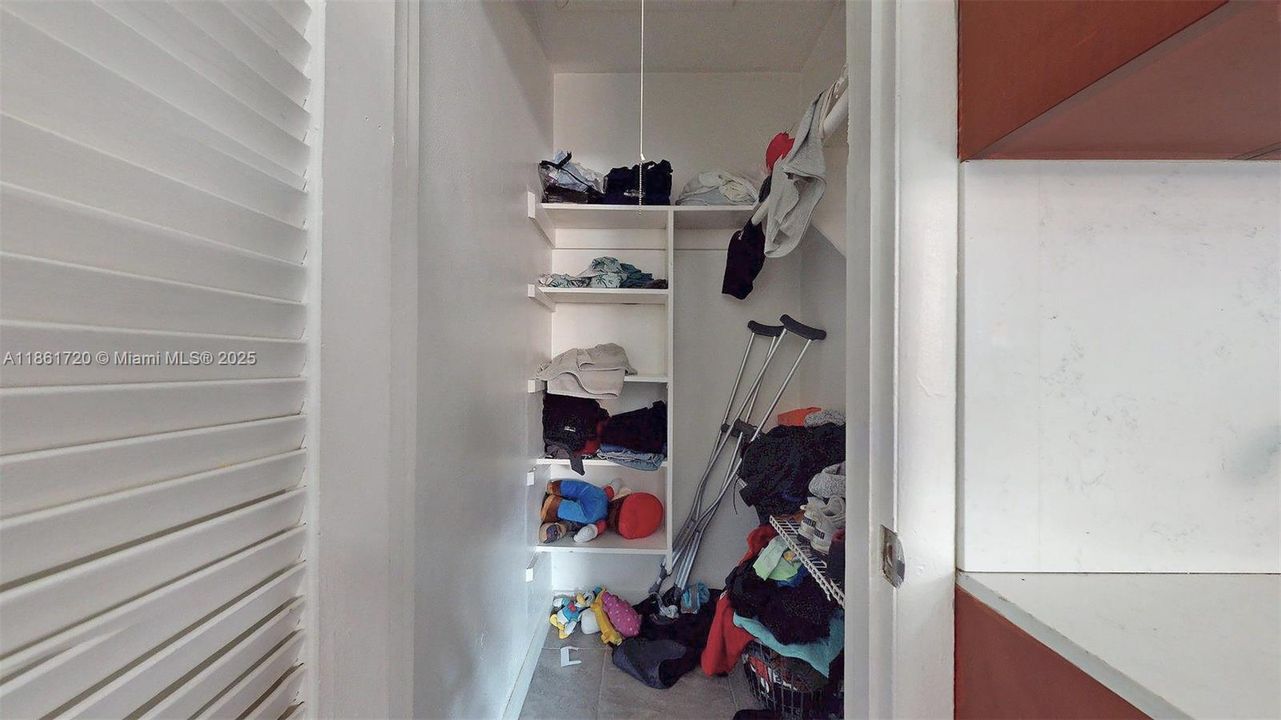 合同活跃: $599,999 (3 贝兹, 2 浴室, 1690 平方英尺)