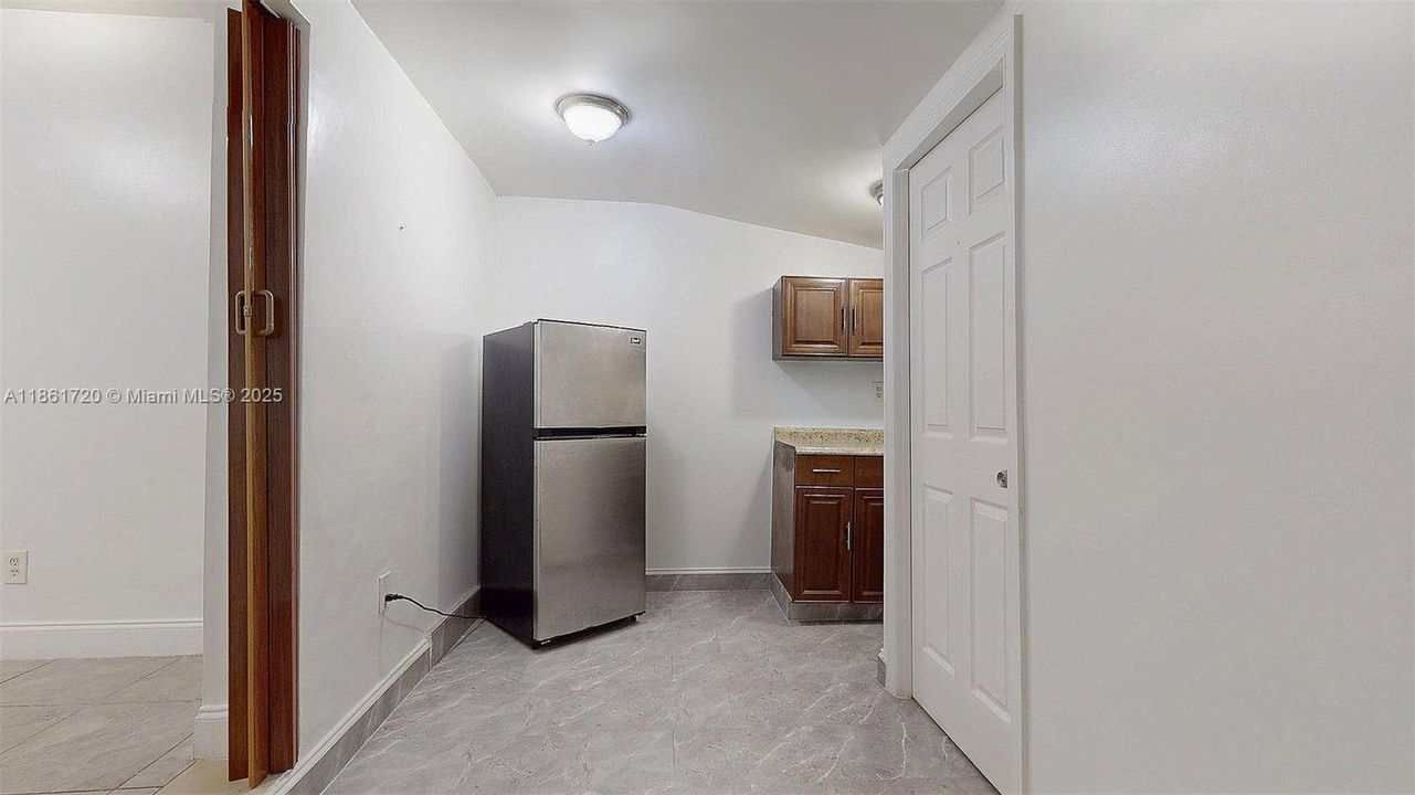 合同活跃: $599,999 (3 贝兹, 2 浴室, 1690 平方英尺)