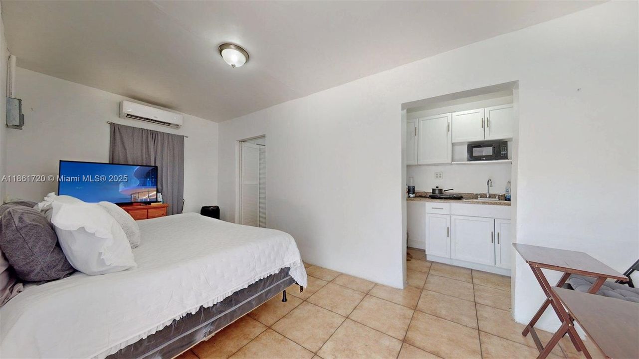 合同活跃: $599,999 (3 贝兹, 2 浴室, 1690 平方英尺)