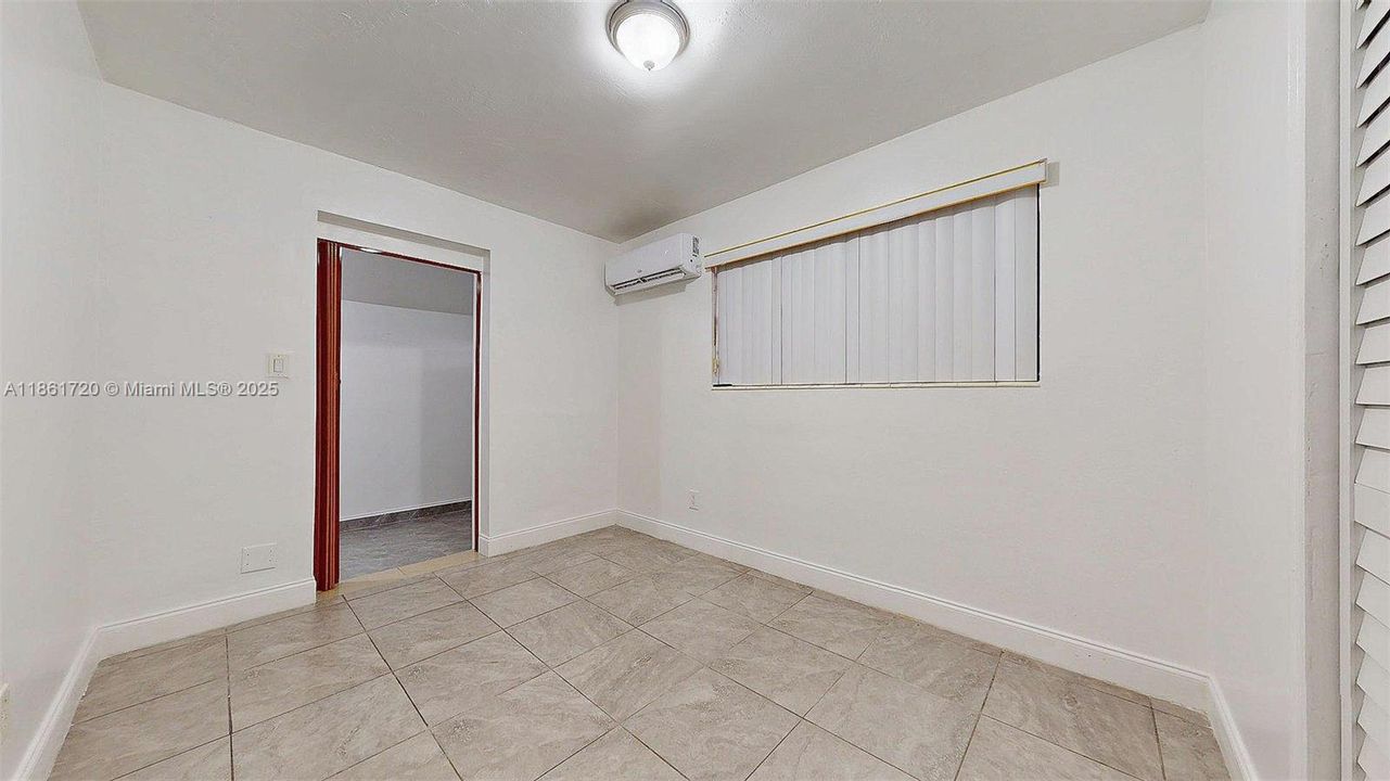 合同活跃: $599,999 (3 贝兹, 2 浴室, 1690 平方英尺)