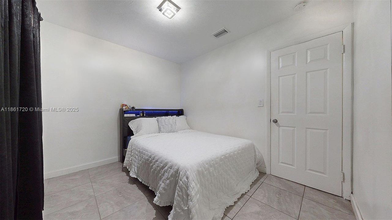 合同活跃: $599,999 (3 贝兹, 2 浴室, 1690 平方英尺)