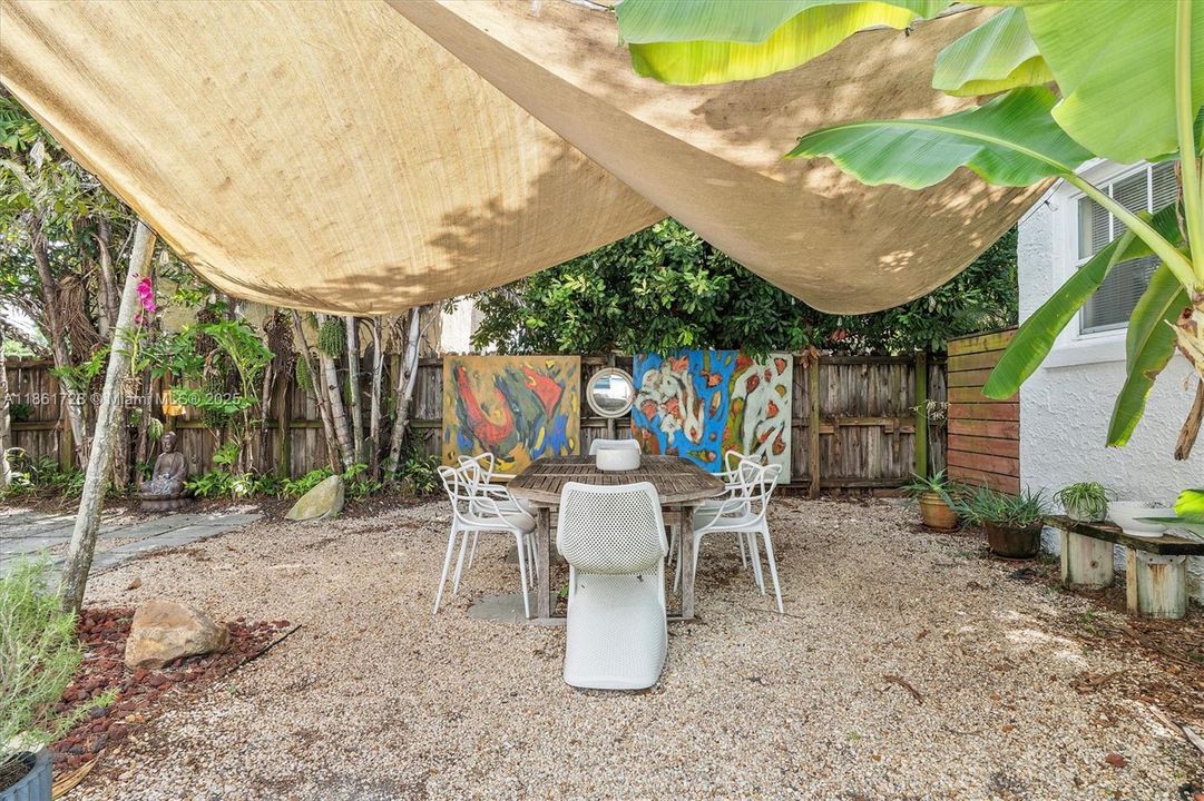 Под контрактом: $1,479,000 (3 спален, 2 ванн, 2197 Квадратных фут)