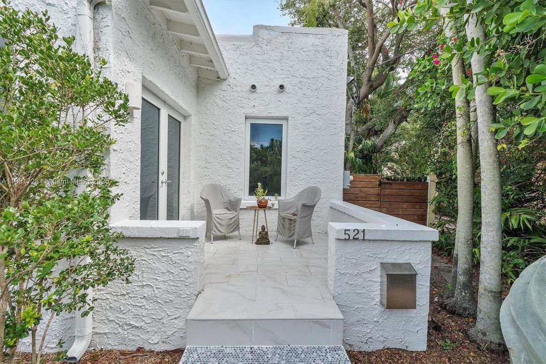 Под контрактом: $1,479,000 (3 спален, 2 ванн, 2197 Квадратных фут)