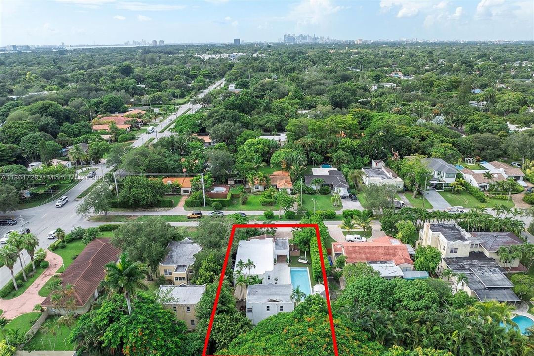 Под контрактом: $1,479,000 (3 спален, 2 ванн, 2197 Квадратных фут)