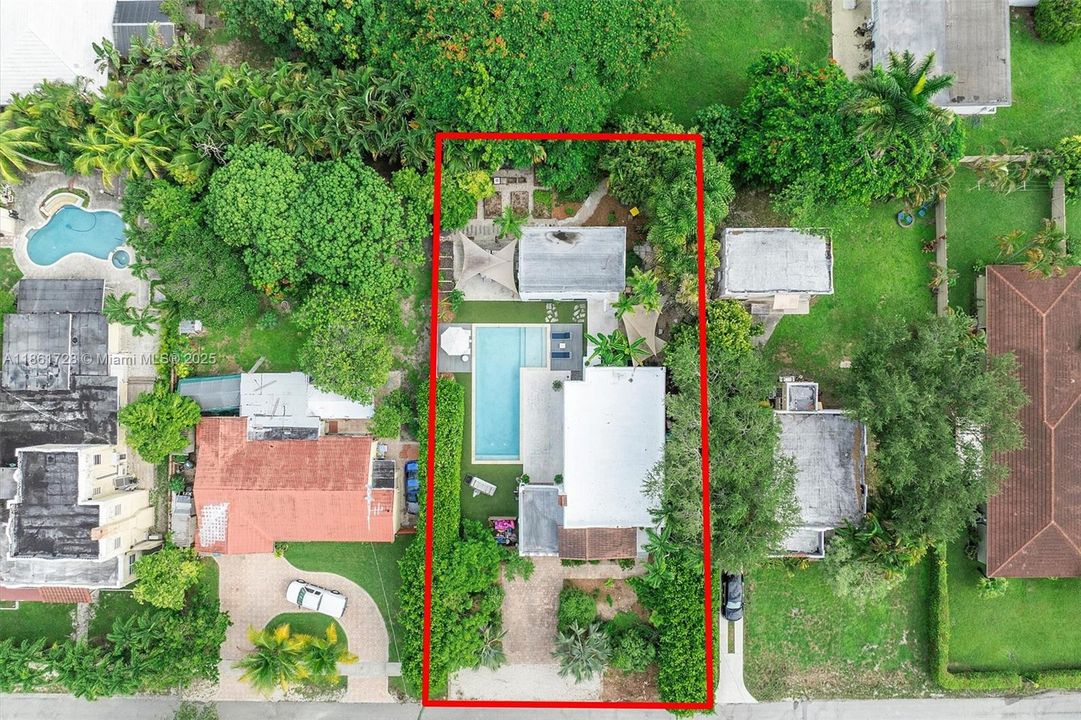 Под контрактом: $1,479,000 (3 спален, 2 ванн, 2197 Квадратных фут)