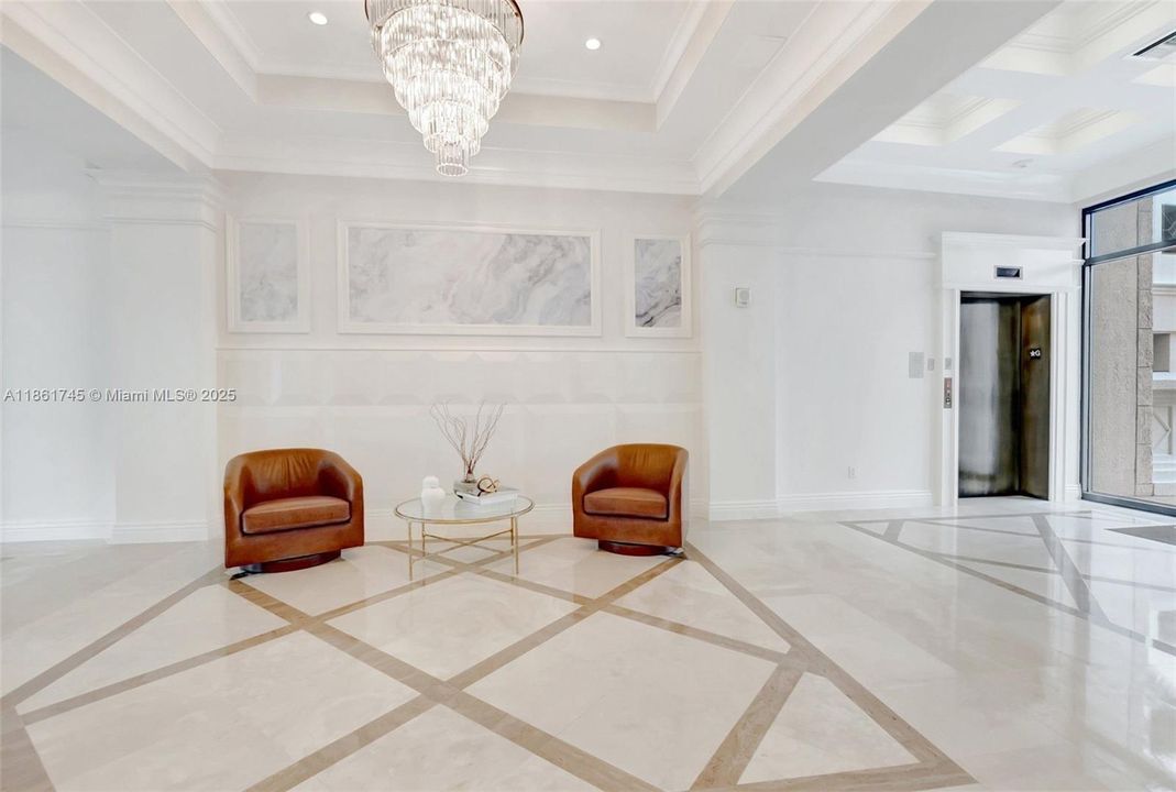 Active With Contract: $339,000 (1 beds, 1 baths, 672 Square Feet)