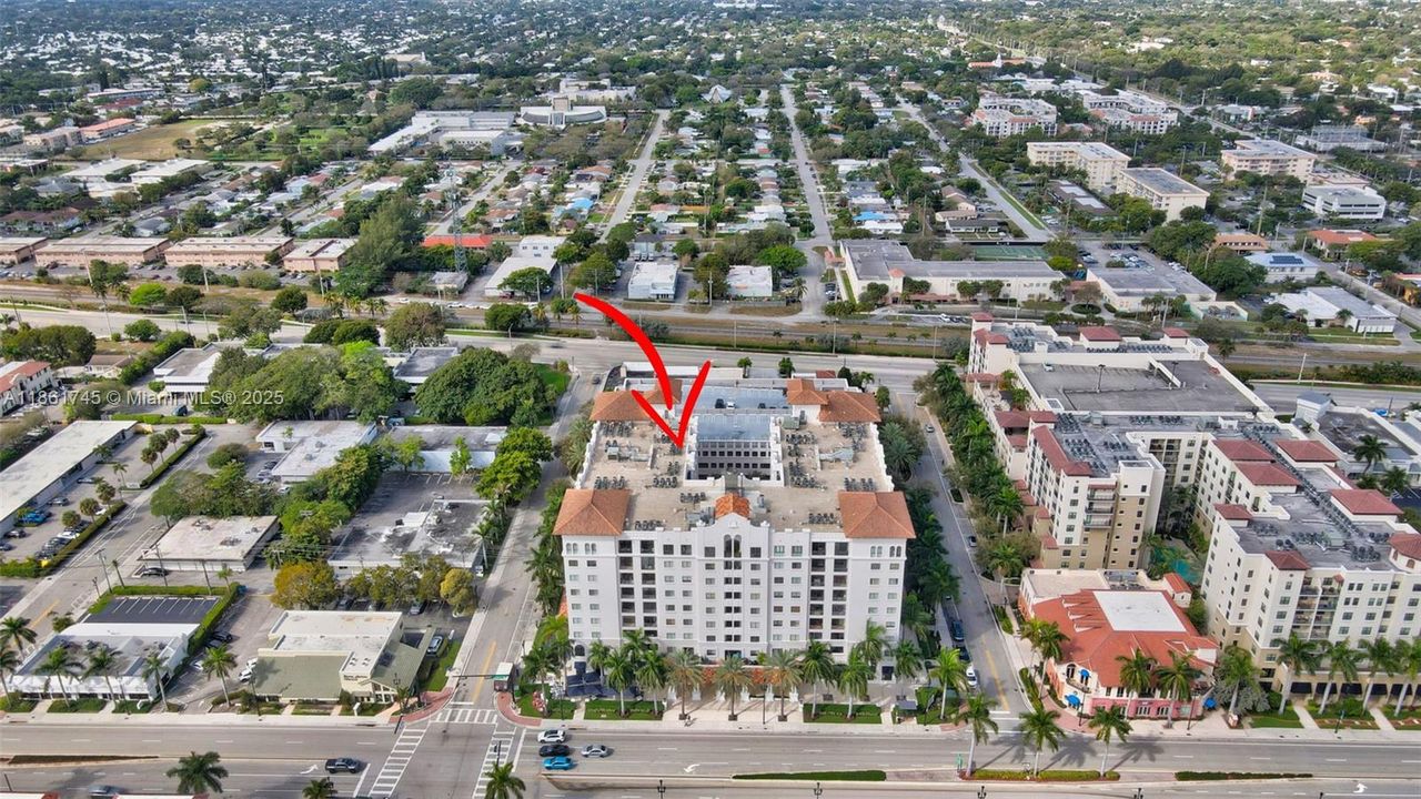 Active With Contract: $339,000 (1 beds, 1 baths, 672 Square Feet)