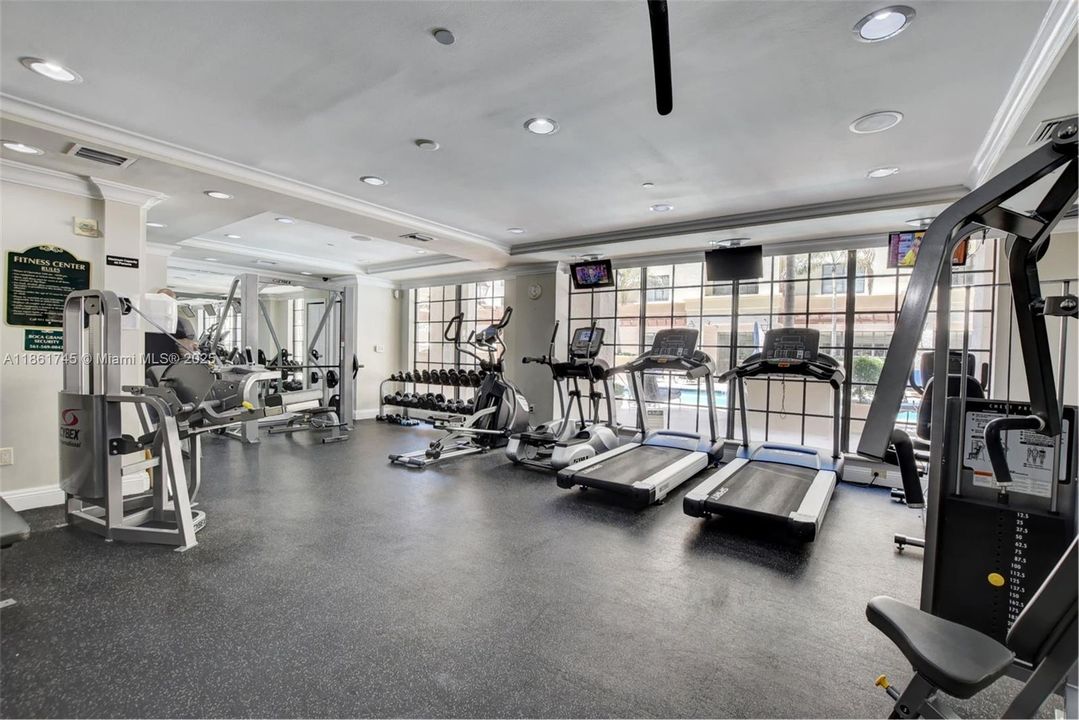 Active With Contract: $339,000 (1 beds, 1 baths, 672 Square Feet)