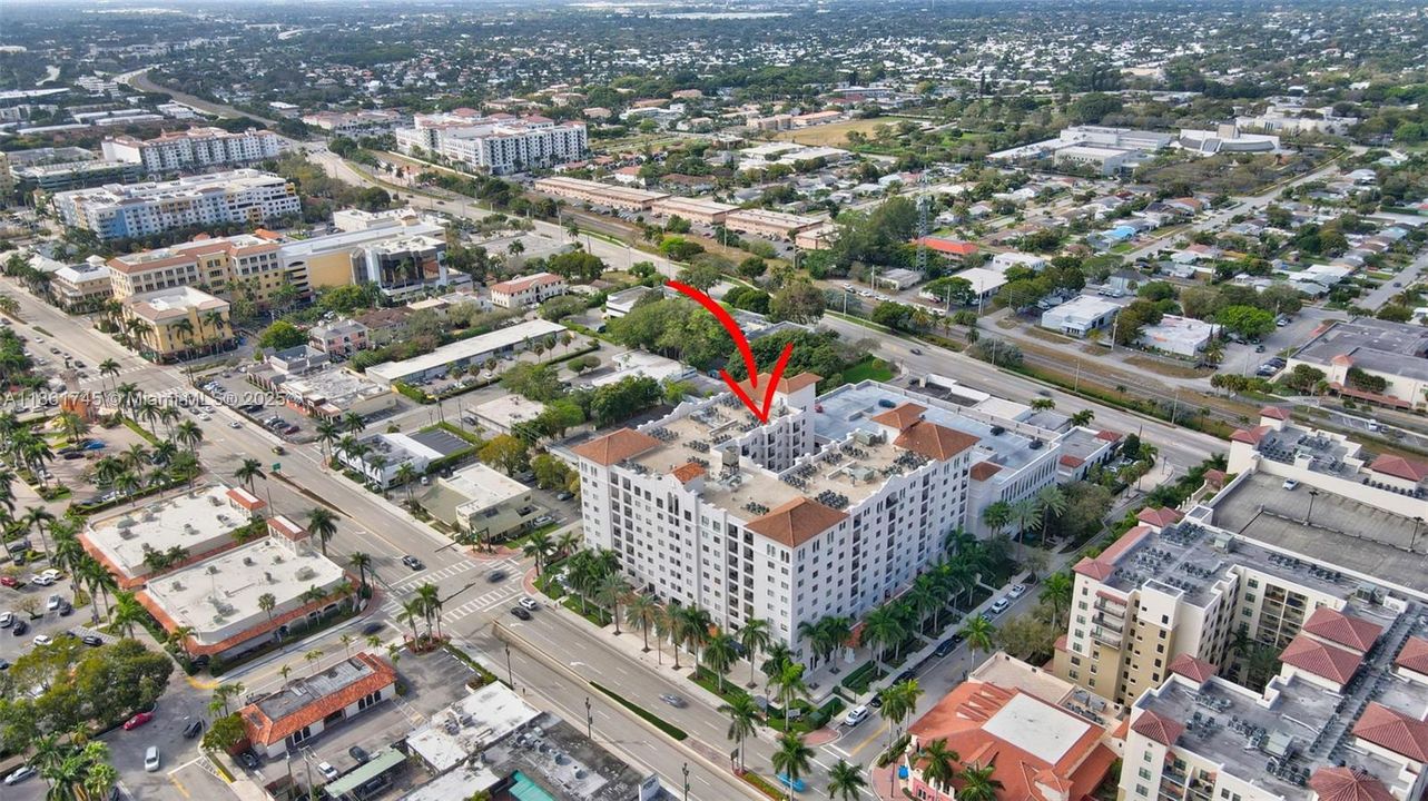 Active With Contract: $339,000 (1 beds, 1 baths, 672 Square Feet)