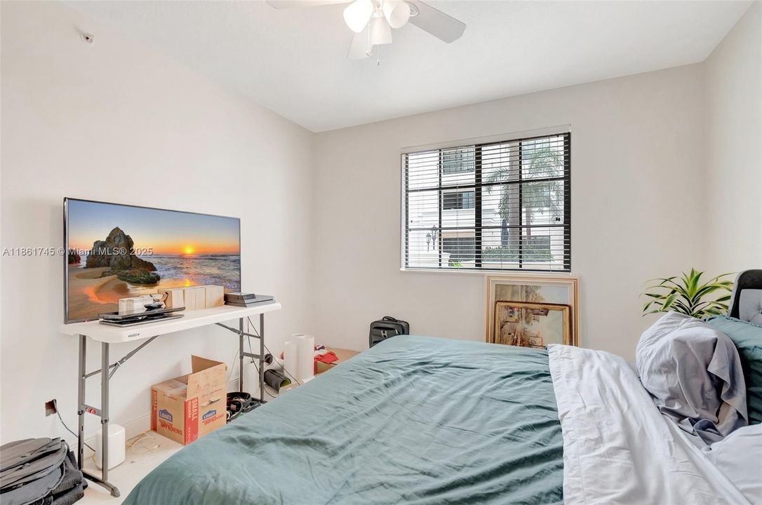 Active With Contract: $339,000 (1 beds, 1 baths, 672 Square Feet)