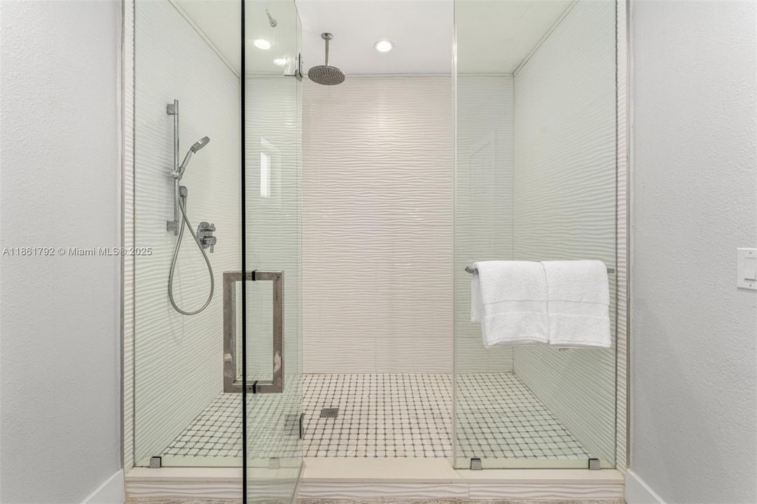 待售: $3,500,000 (5 贝兹, 4 浴室, 3599 平方英尺)