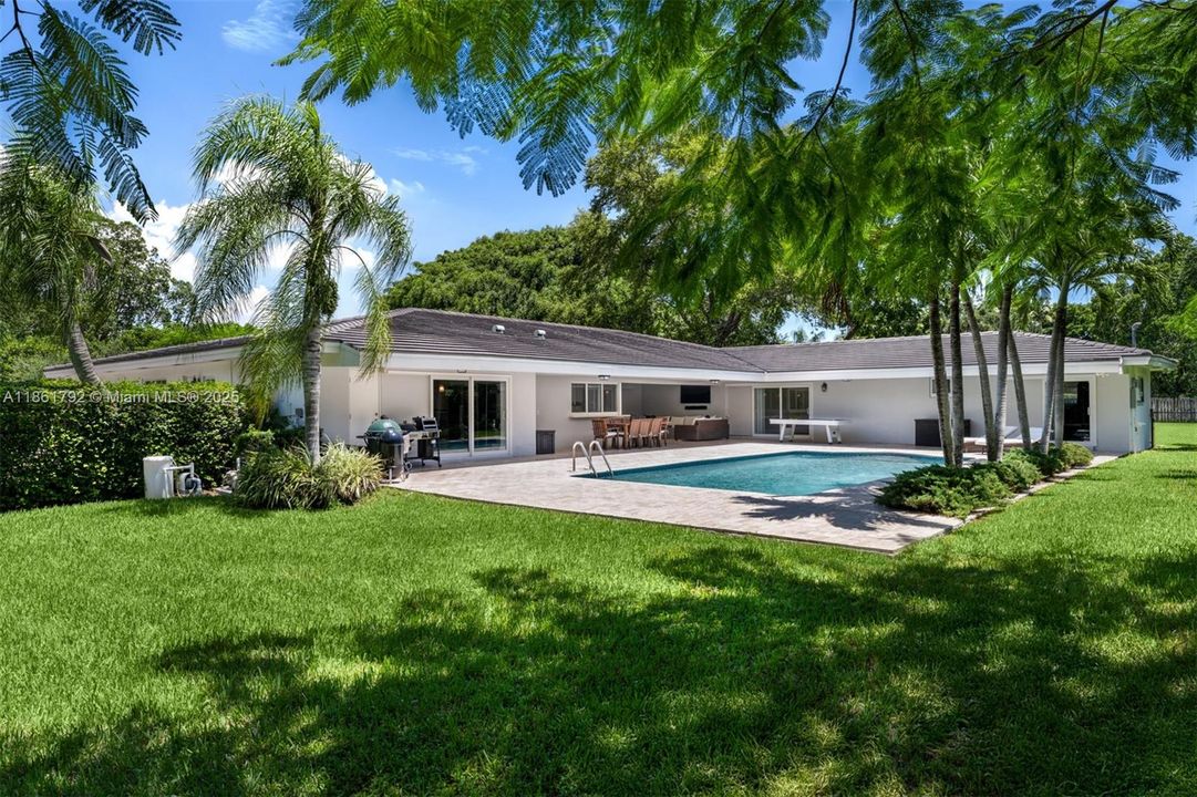 待售: $3,500,000 (5 贝兹, 4 浴室, 3599 平方英尺)