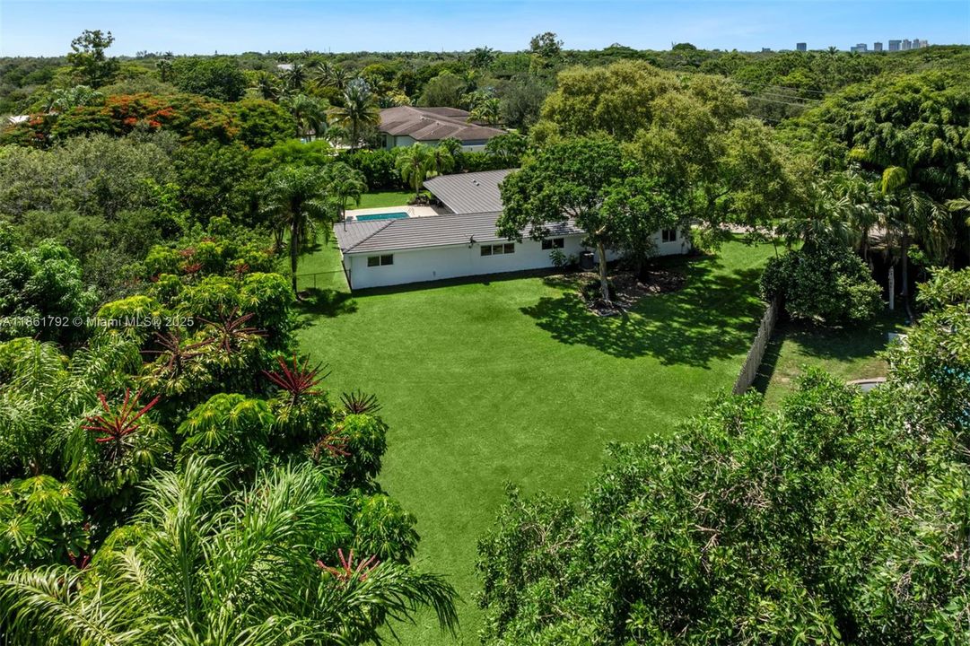 待售: $3,500,000 (5 贝兹, 4 浴室, 3599 平方英尺)