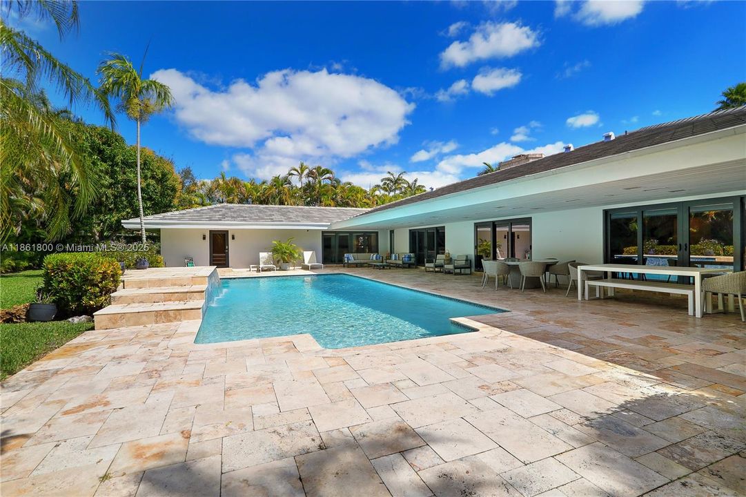 В аренду: $25,000 (5 спален, 4 ванн, 5128 Квадратных фут)