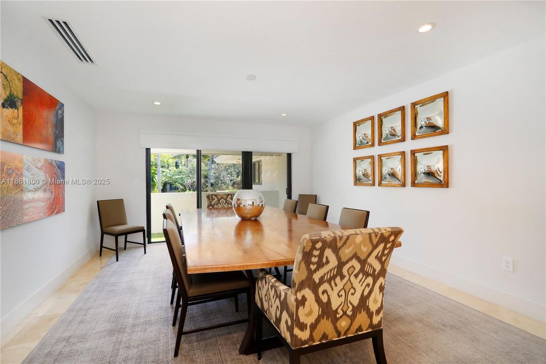 В аренду: $25,000 (5 спален, 4 ванн, 5128 Квадратных фут)