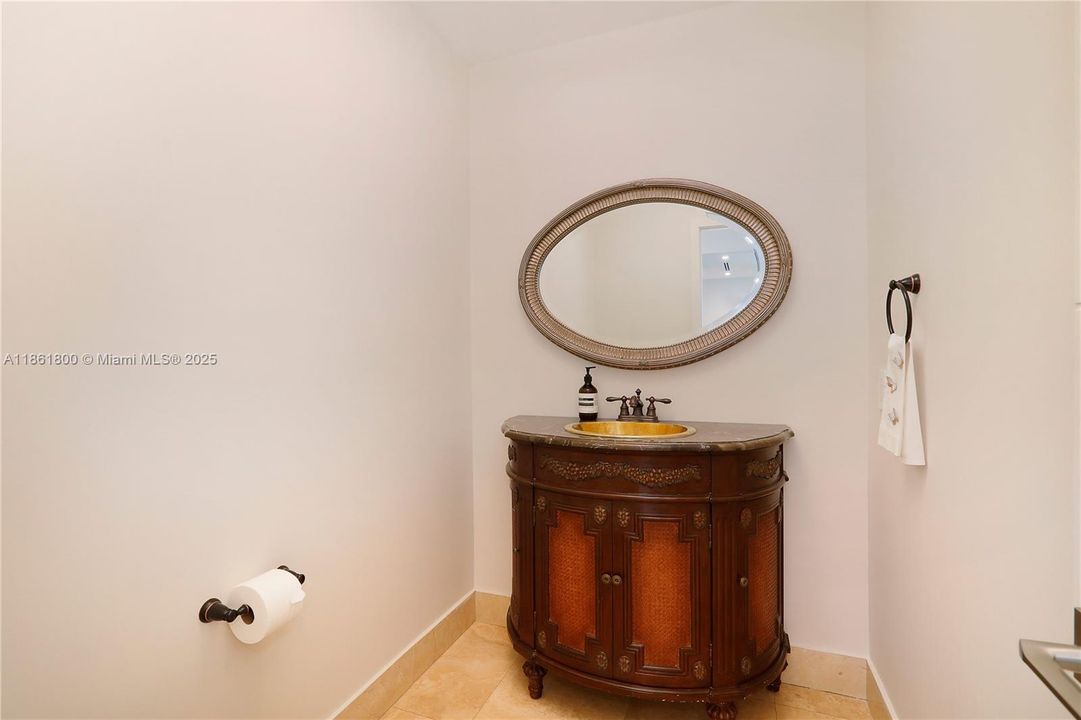 В аренду: $25,000 (5 спален, 4 ванн, 5128 Квадратных фут)