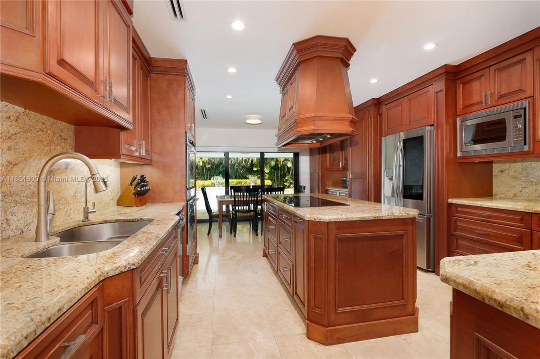 В аренду: $25,000 (5 спален, 4 ванн, 5128 Квадратных фут)