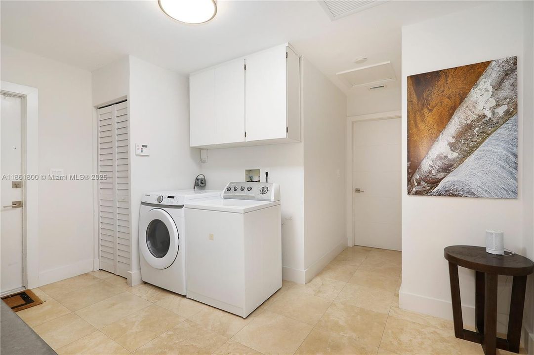 В аренду: $25,000 (5 спален, 4 ванн, 5128 Квадратных фут)