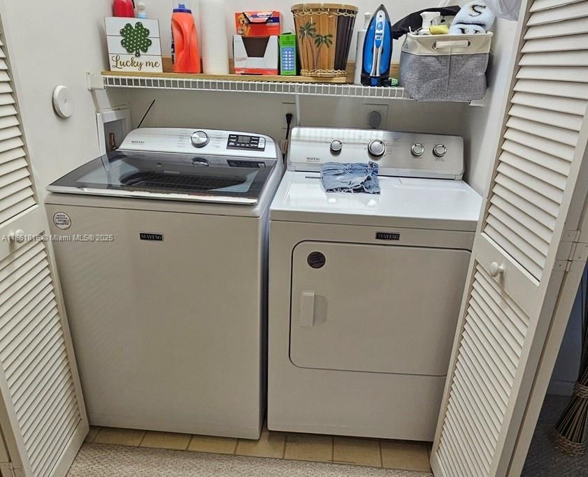 待售: $389,900 (2 贝兹, 2 浴室, 1302 平方英尺)