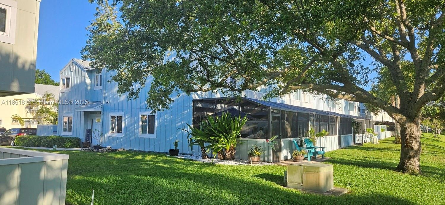 待售: $389,900 (2 贝兹, 2 浴室, 1302 平方英尺)