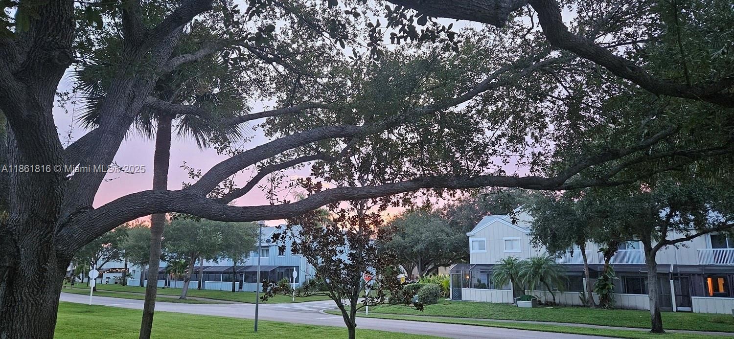 待售: $389,900 (2 贝兹, 2 浴室, 1302 平方英尺)