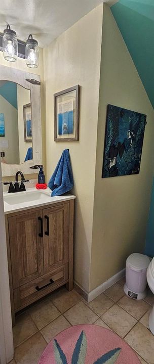 待售: $389,900 (2 贝兹, 2 浴室, 1302 平方英尺)