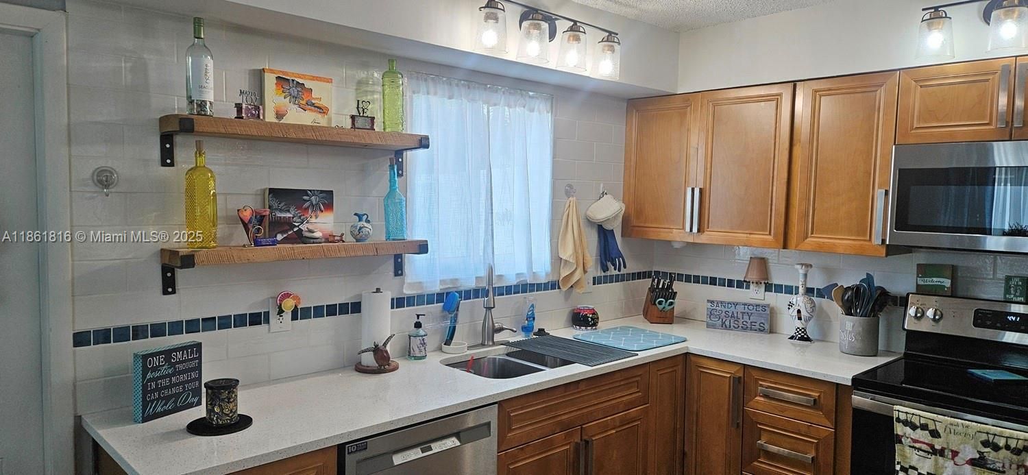 待售: $389,900 (2 贝兹, 2 浴室, 1302 平方英尺)