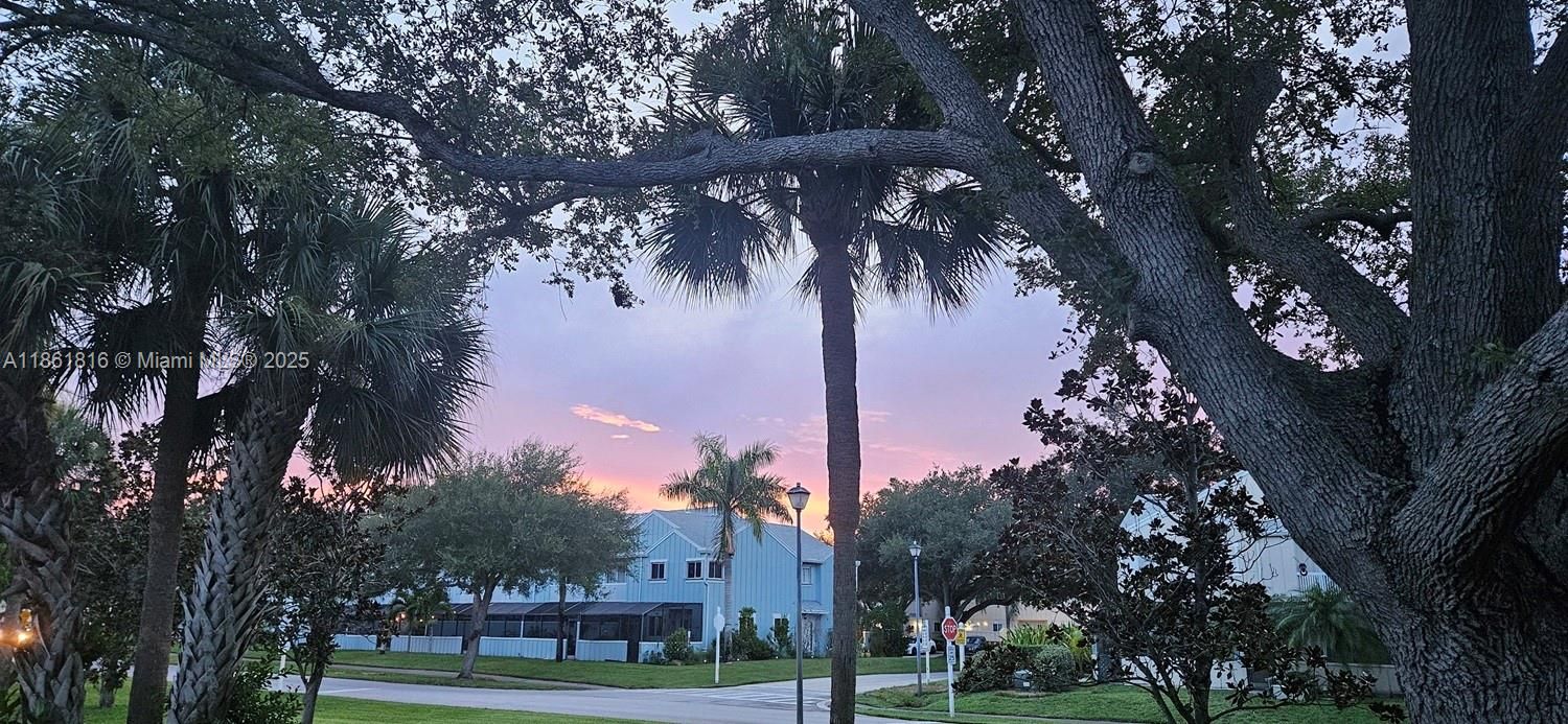 待售: $389,900 (2 贝兹, 2 浴室, 1302 平方英尺)