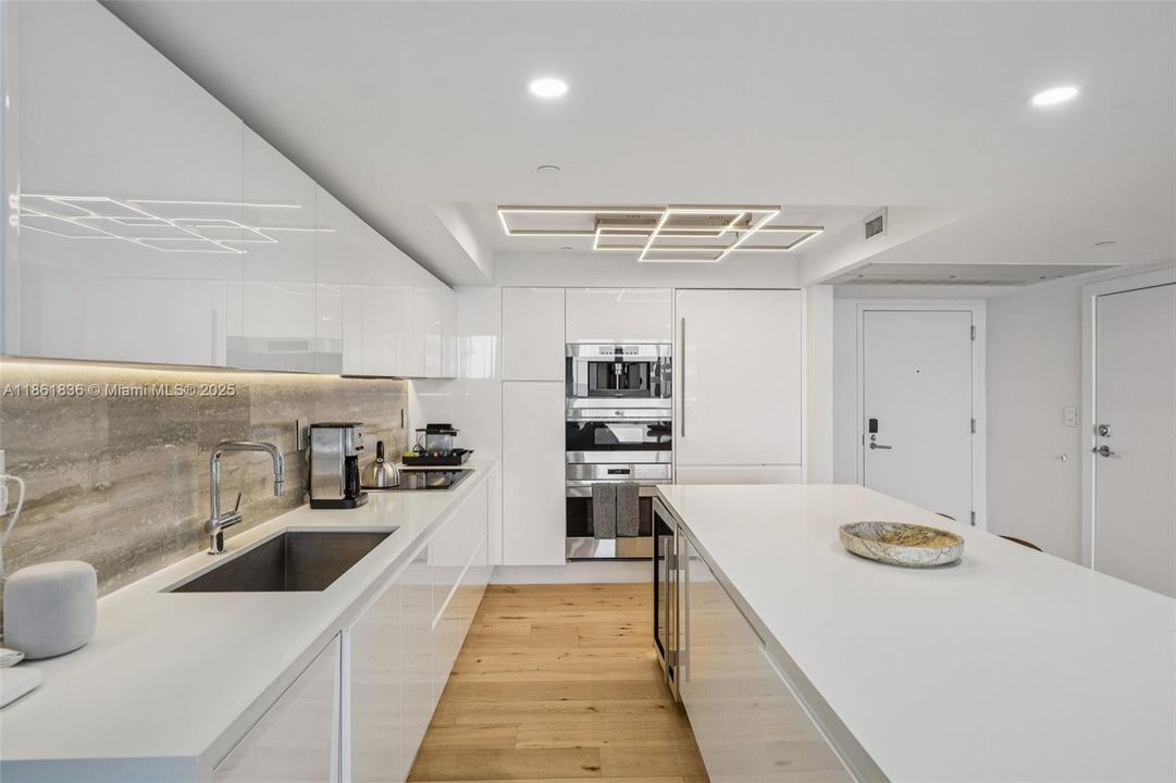 На продажу: $6,300,000 (3 спален, 3 ванн, 2092 Квадратных фут)