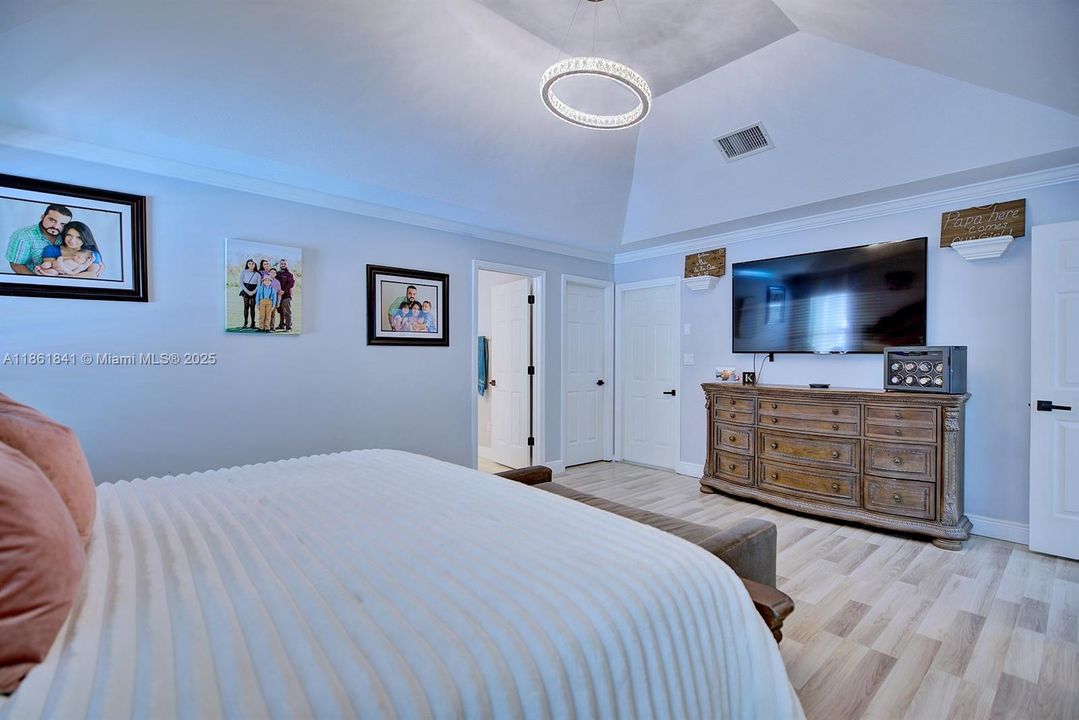 For Sale: $415,000 (4 beds, 2 baths, 2272 Square Feet)