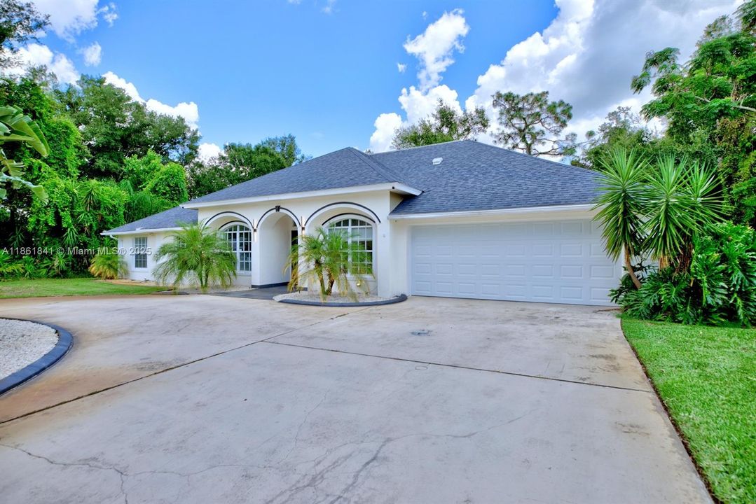 For Sale: $415,000 (4 beds, 2 baths, 2272 Square Feet)