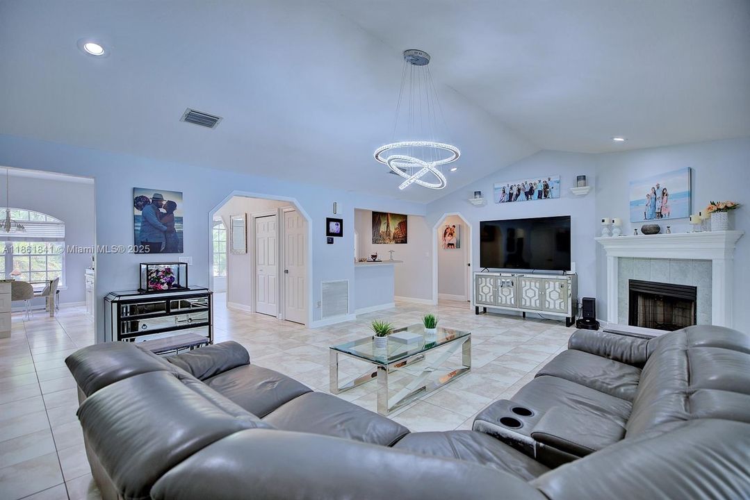 For Sale: $415,000 (4 beds, 2 baths, 2272 Square Feet)