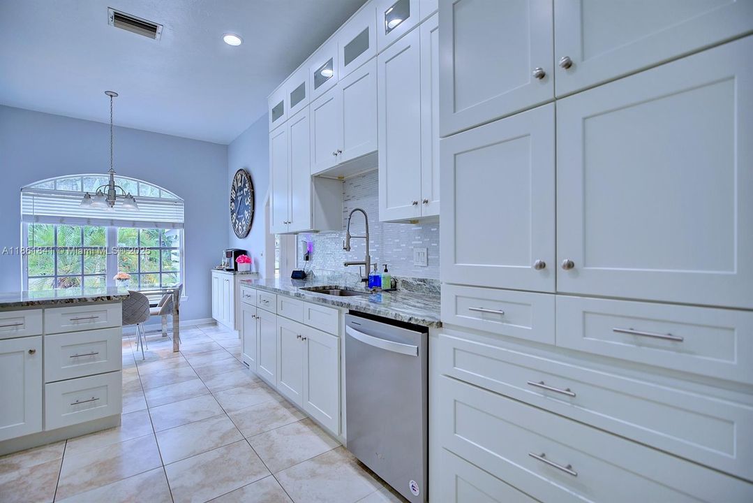 For Sale: $415,000 (4 beds, 2 baths, 2272 Square Feet)