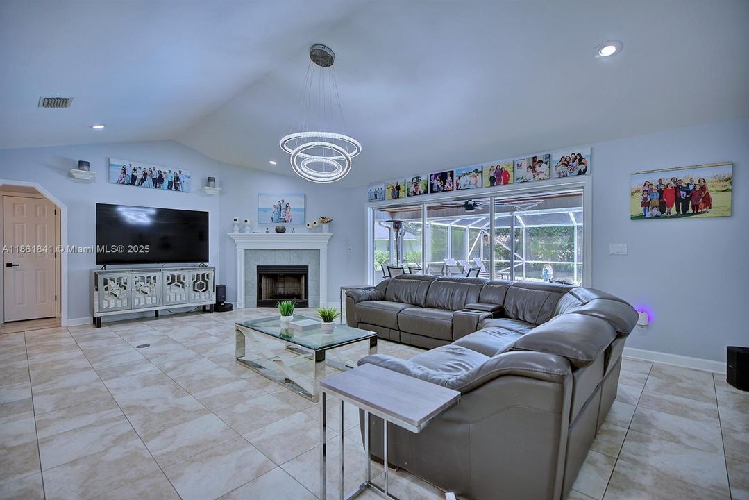 For Sale: $415,000 (4 beds, 2 baths, 2272 Square Feet)