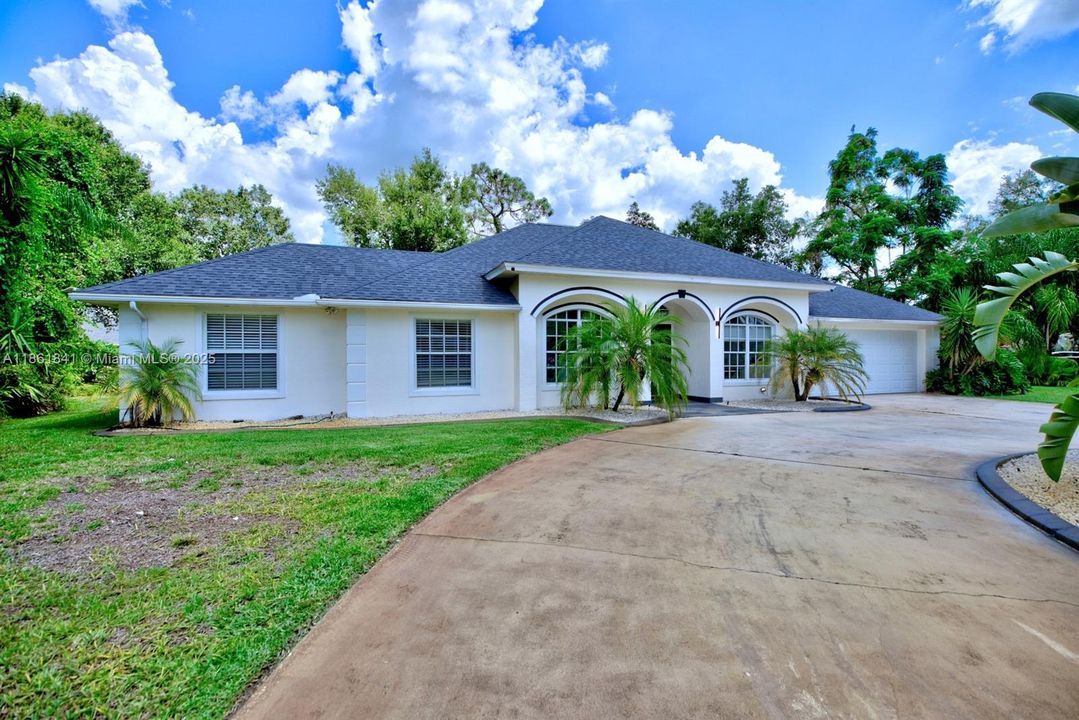 For Sale: $415,000 (4 beds, 2 baths, 2272 Square Feet)