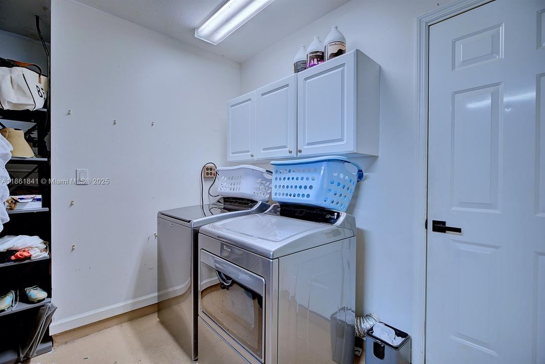 For Sale: $415,000 (4 beds, 2 baths, 2272 Square Feet)