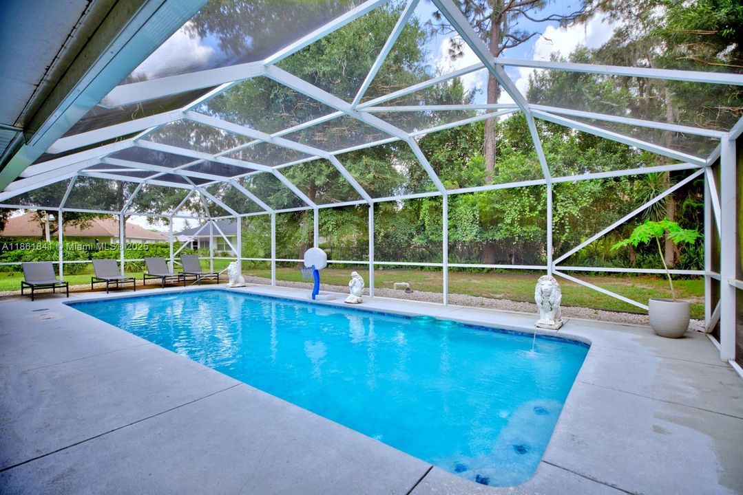 For Sale: $415,000 (4 beds, 2 baths, 2272 Square Feet)