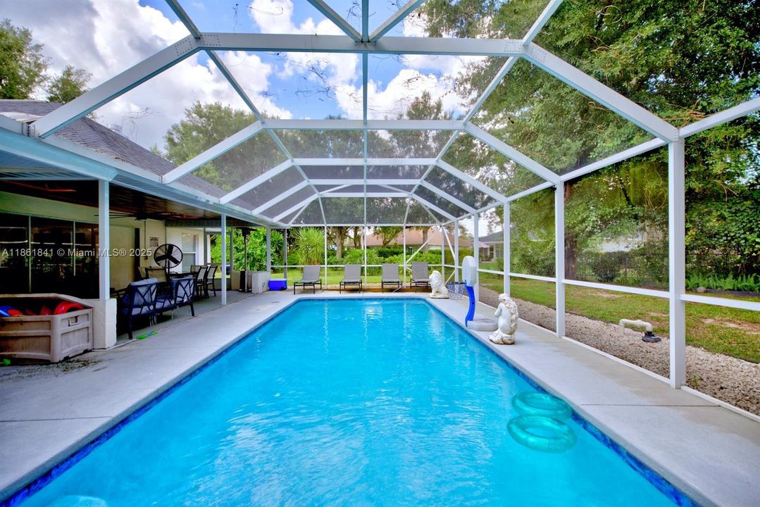 For Sale: $415,000 (4 beds, 2 baths, 2272 Square Feet)