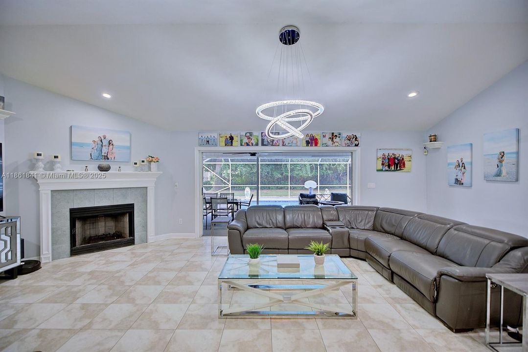 For Sale: $415,000 (4 beds, 2 baths, 2272 Square Feet)