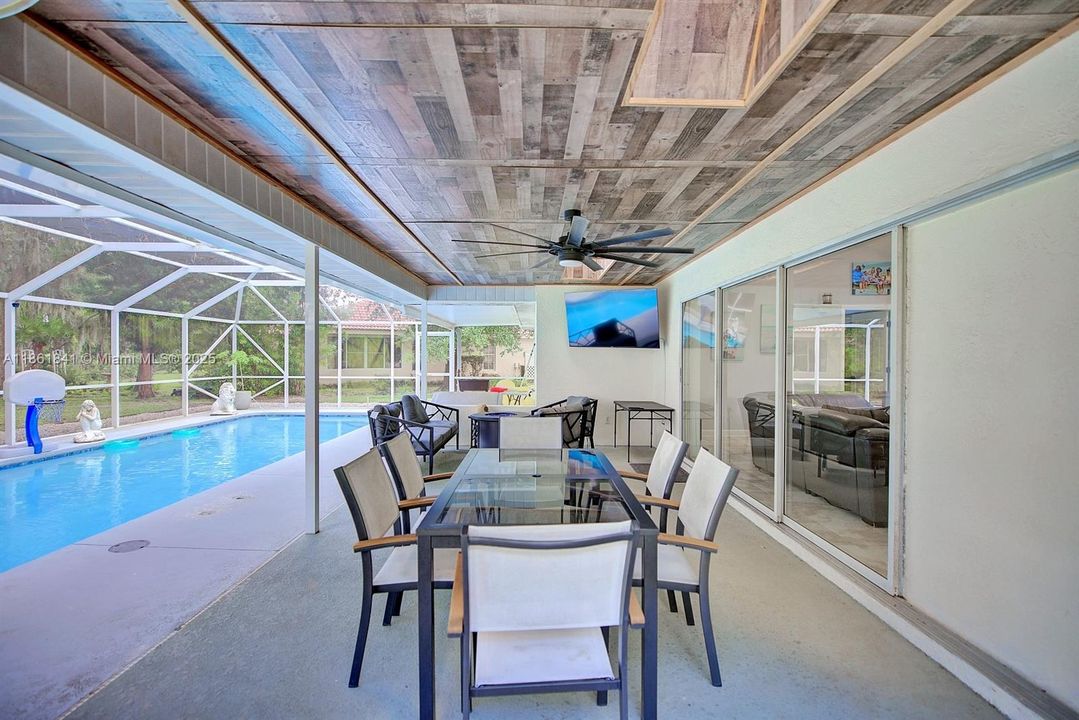 For Sale: $415,000 (4 beds, 2 baths, 2272 Square Feet)