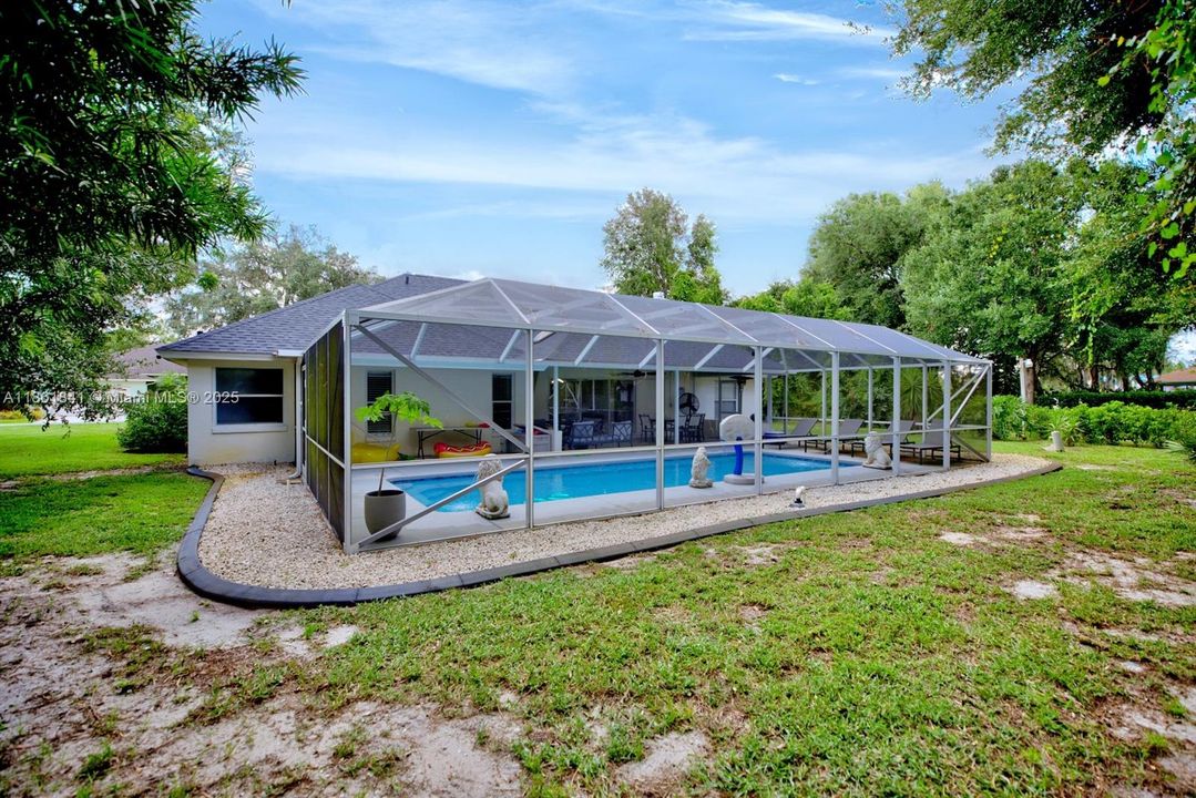 For Sale: $415,000 (4 beds, 2 baths, 2272 Square Feet)