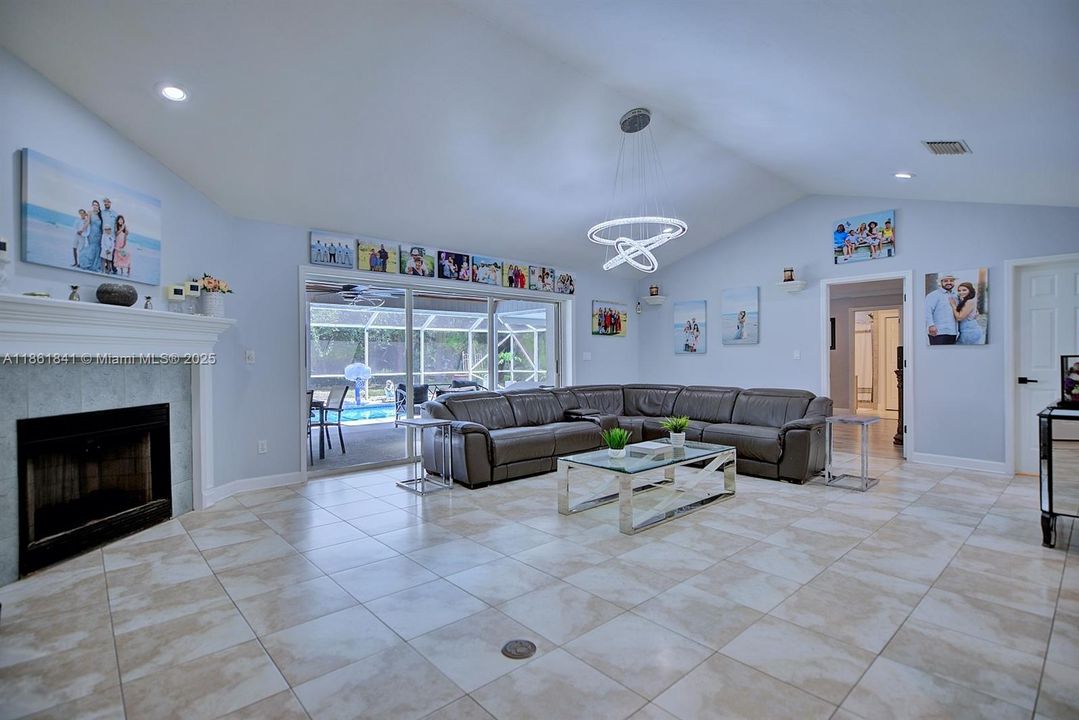 For Sale: $415,000 (4 beds, 2 baths, 2272 Square Feet)