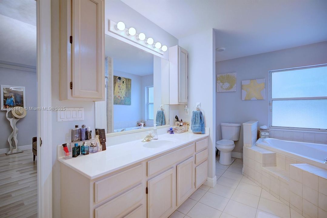 For Sale: $415,000 (4 beds, 2 baths, 2272 Square Feet)