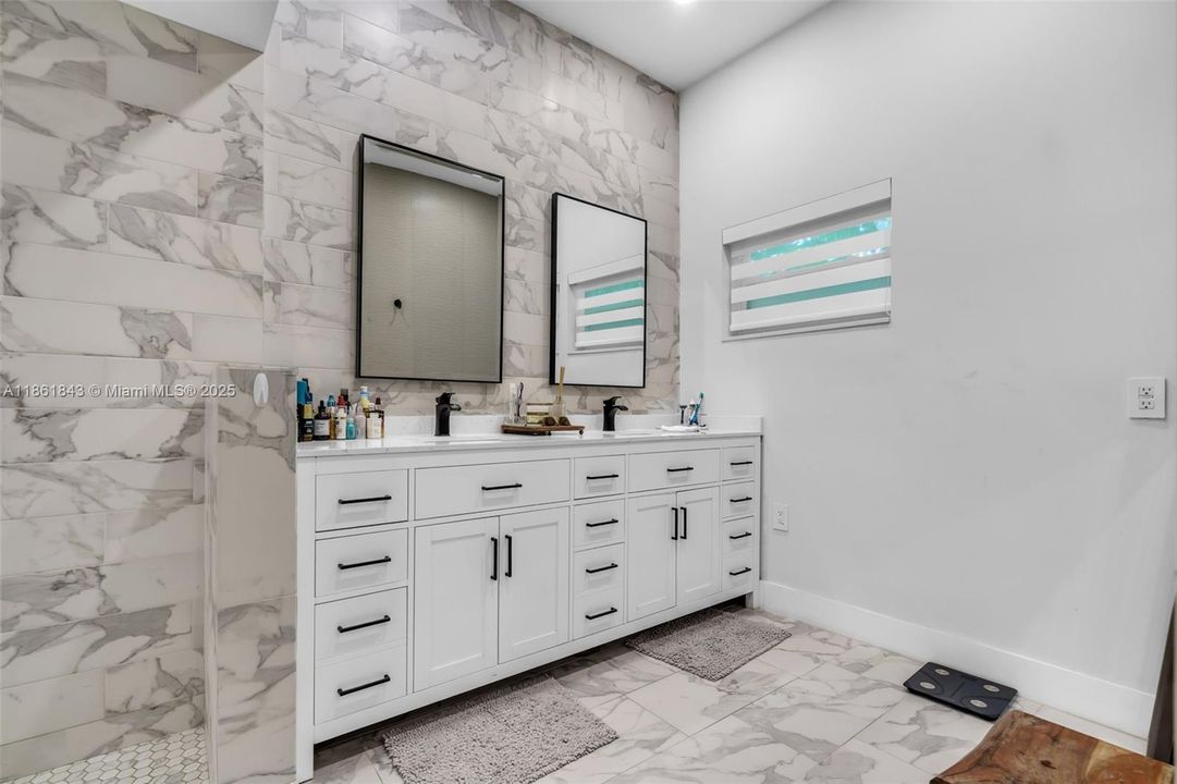 待售: $3,850,000 (5 贝兹, 4 浴室, 0 平方英尺)